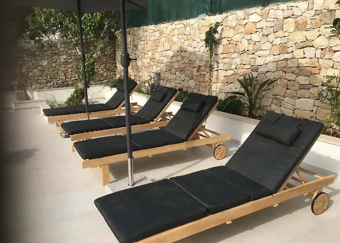 Villa Lorena Sutivan